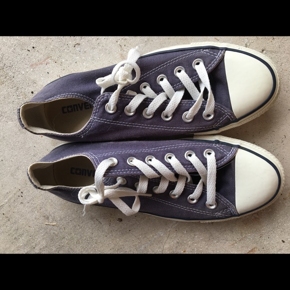Navy converse - Picture 1 of 3